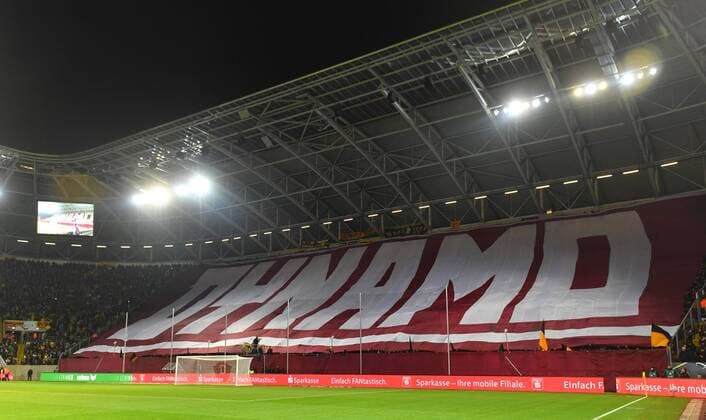 Choreography in the Dresdner K Block at the start of the match Choreo Ultras SG Dynamo Dresden against 1 FC Kaiserslautern Soccer Soccer 2 Bundesliga Season 2017 2018 DDV Stadion Dresden 20 11 2017