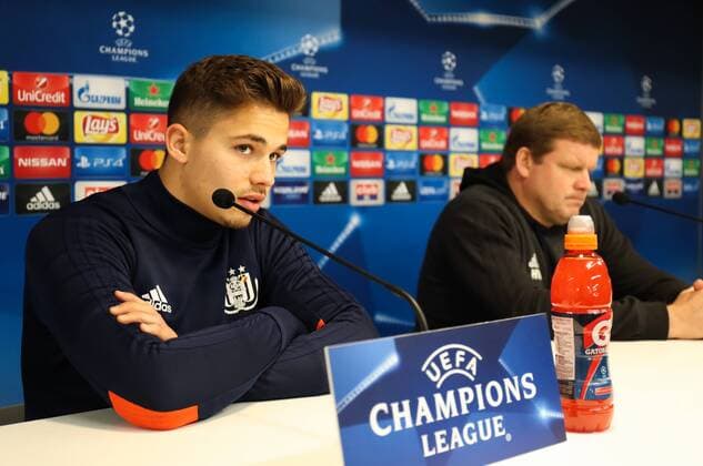 Anderlecht s Leander Dendoncker and Anderlecht s head coach Hein Vanhaezebrouck pictured during a press conference PK Pressekonferenz of Belgian soccer team RSC Anderlecht, Tuesday 21 November 2017 in Brussels. Tomorrow Anderlecht is playing a game in the group stage (Group B) of the UEFA Champions League competition against German Bayern Munich. VIRGINIExLEFOUR  x05206041x