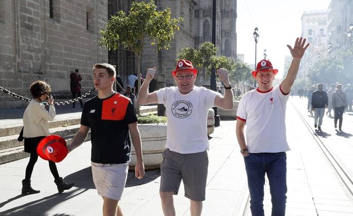 Fans of the Reds visit Seville, Spain, 21 November 2017, hours before the Champions League match that will face Sevilla FC and Liverpool FC. Fans of the Reds prepare for the Champions League against Sevilla FC !ACHTUNG: NUR REDAKTIONELLE NUTZUNG!  Copyright: xJosexManuelxVidalx GRAF3213 20171121-636468738120667337