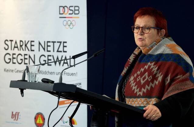 DOSB Berlin 20 11 2017 German Olympic Sports Confederation Award Ceremony STRONG NETS AGAINST VIOLENCE Federal Ministry Family Senior Citizens Women and Youth Glinkastrasse Elke FERNER Parliamentary State Secretary Federal Ministry Family Senior Women and Youth