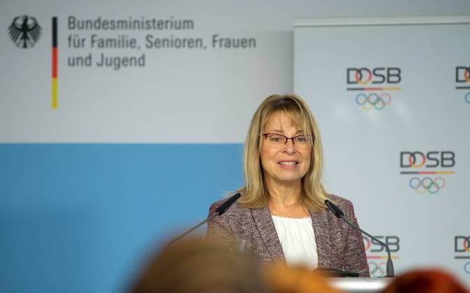 DOSB Berlin 20 11 2017 German Olympic Sports Confederation Award Ceremony STRONG NETS AGAINST VIOLENCE Federal Ministry Family Senior Citizens Women and Youth Glinkastrasse Petra TSCHOPPE DOSB Vice President Women and Equality