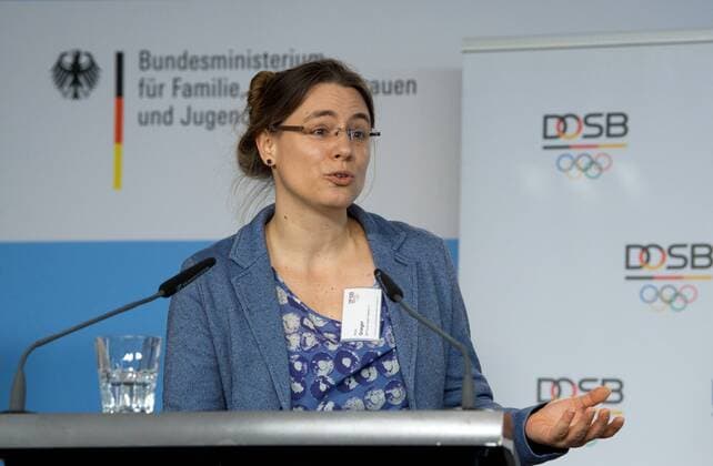 DOSB Berlin 20 11 2017 German Olympic Sports Confederation Awards Ceremony STRONG NETS AGAINST VIOLENCE Federal Ministry Family Seniors Women and Youth Glinkastrasse Laudatio 3 Place Katja GRIEGER Managing Director of the Federal Association of Womens Counseling Centers and Womens Emergency Calls