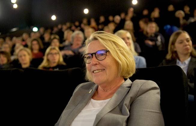 DOSB Berlin 20 11 2017 Deutscher Olympischer Sportbund Award Ceremony STRONG NETS AGAINST VIOLENCE Federal Ministry Family Senior Citizens Women and Youth Glinkastrasse CINESTAR CINEMA Berlin SONY CENTER Cinema Launch of the film BATTLE OF THE SEXES AGAINST ANY RULE followed by a podium discussion Mona KÜPPERS KUEPPERS Chair of the German Womens Council