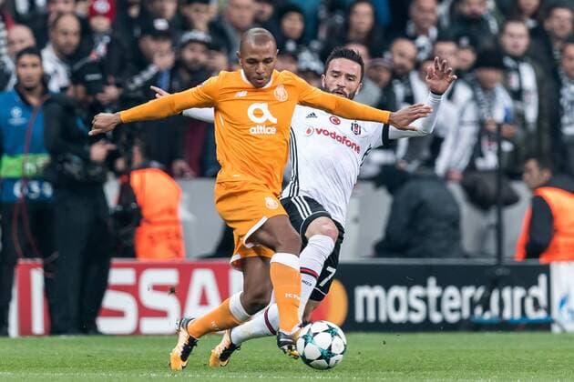 (L-R) Yacine Brahimi of FC Porto, Gokhan Gonul of Besiktas JK during the UEFA Champions League group G match between Besiktas JK and FC Porto on November 21, 2017 at the Vodafone Arena in Istanbul, Turkey UEFA Champions League 2017 2018 xVIxVIxImagesx xGerritxvanxKeulenxIVx 9361058