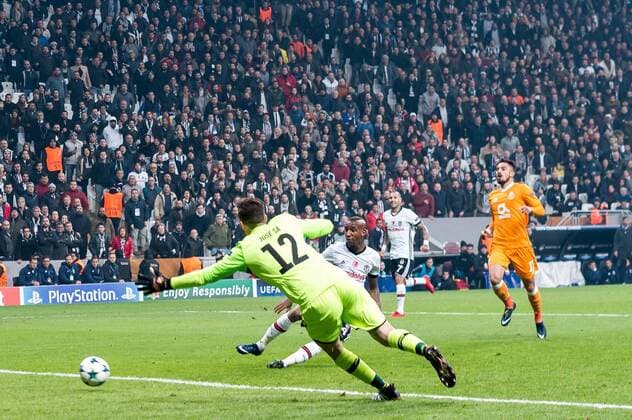 Anderson Souza Conceicao ( Talisca ) of Besiktas JK scores during the UEFA Champions League group G match between Besiktas JK and FC Porto on November 21, 2017 at the Vodafone Arena in Istanbul, Turkey UEFA Champions League 2017 2018 xVIxVIxImagesx xGerritxvanxKeulenxIVx 9361087