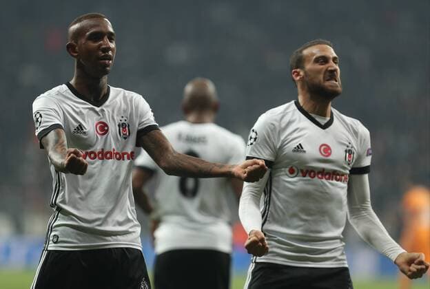 Fußball, CL, Besiktas Istanbul - FC Porto Anderson Talisca (L) and Cenk Tosun of Besiktas during the UEFA Champions League Group G match between Besiktas and Porto at Vodafone Park in Istanbul , Turkey on November 21, 2017. 
