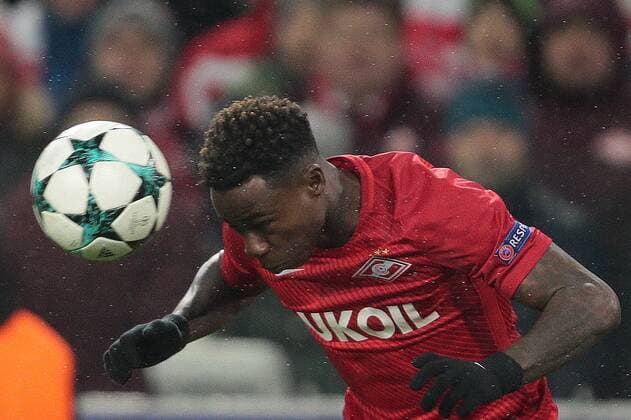Bilder des Tages - SPORT MOSCOW, RUSSIA - NOVEMBER 21, 2017: Spartak Moscow s Quincy Promes heads the ball in the 2017 UEFA Champions League Group E football match between Spartak Moscow and Maribor at Otkrytiye Arena (Spartak Stadium). Sergei Bobylev TASS  TS06A04F
