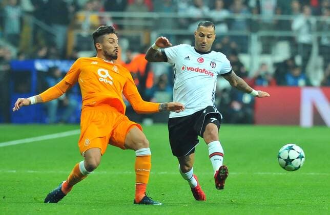Fußball, CL, Besiktas Istanbul - FC Porto November 21, 2017 - Istanbul, Turkey - Besiktas Ricardo Quaresma and Porto™s Alex Telles during Besiktas - Porto UEFA Champions League match in Vodafone Arena, Istanbul, Turkey, November 21, 2017. (  Copyright: AzizxUzun 15858396