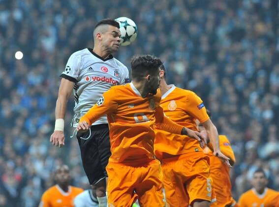Fußball, CL, Besiktas Istanbul - FC Porto November 21, 2017 - Istanbul, Turkey - Besiktas Pepe during Besiktas - Porto UEFA Champions League match in Vodafone Arena, Istanbul, Turkey, November 21, 2017. (  Copyright: AzizxUzun 15858478