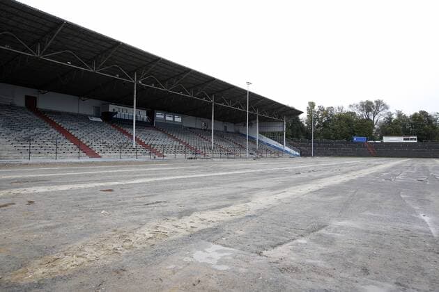 Fußball, Stadiongeschichte Westfalia Herne 26.10.2017 Herne Der Fussballclub Westfalia Herne wartet noch immer auf seinen neuen Kunstrasen . Das Spielfeld ist komplett abgetragen und Spiele sind nicht moeglich