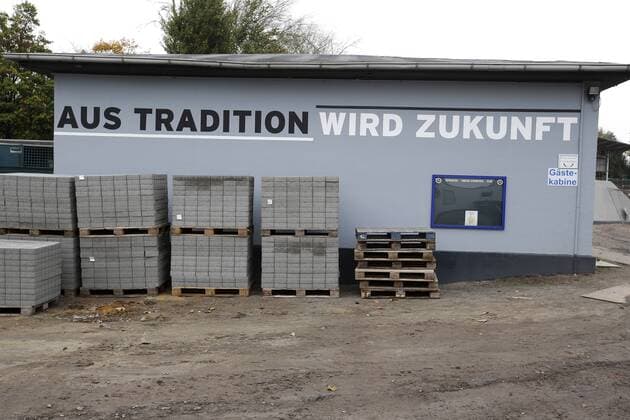 Fußball, Stadiongeschichte Westfalia Herne 26.10.2017 Herne Der Fussballclub Westfalia Herne wartet noch immer auf seinen neuen Kunstrasen . Das Spielfeld ist komplett abgetragen und Spiele sind nicht moeglich
