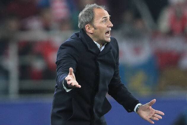 MOSCOW, RUSSIA - NOVEMBER 21, 2017: Maribor s head coach Darko Milanic instructs his team in the 2017 UEFA Champions League Group E football match between Spartak Moscow and Maribor at Otkrytiye Arena (Spartak Stadium); the match ended in a 1-1 draw. Sergei Bobylev TASS  TS069FF6