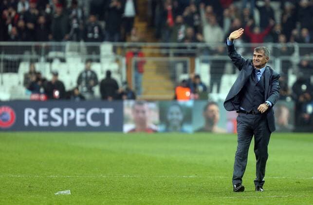 Fußball, CL, Besiktas Istanbul - FC Porto Besiktas trainer Senol Gunes players celebrate the victory during Besiktas - Porto UEFA Champions Leaguematch in Vodafone Arena, Istanbul, Turkey, November 21, 2017.  Copyright: TolgaxAdanali STA_1082