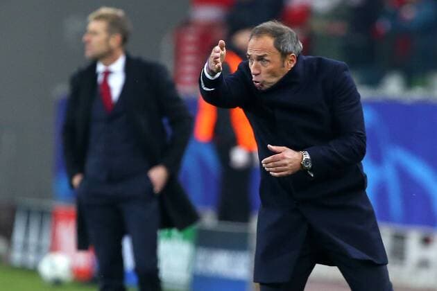 MOSCOW, RUSSIA - NOVEMBER 21, 2017: Maribor s head coach Darko Milanic instructs his team in the 2017 UEFA Champions League Group E football match between Spartak Moscow and Maribor at Otkrytiye Arena (Spartak Stadium); the match ended in a 1-1 draw. Anton Novoderezhkin TASS  TS06A081
