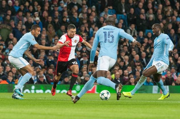 Manchester City v Feyenoord Rotterdam UEFA Champions League Steven Berghuis of Feyenoord Rotterdam tries to find a way past the Manchester City defence during the UEFA Champions League match at the Etihad Stadium, Manchester Content Not Available For UK Newspapers Copyright: xMattxWilkinsonx FIL-10984-0019