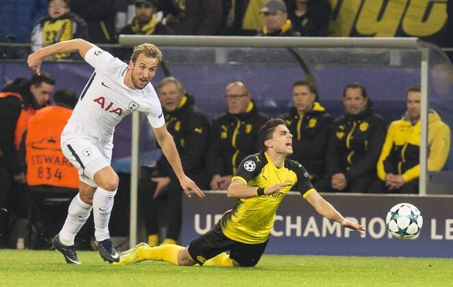 Bilder des Tages - SPORT Fußball: Champions League, Saison 2017 2018, 5. Spieltag, Borussia Dortmund - Tottenham Hotspurs am 21.11.2017 im Signal Iduna Park in Dortmund (Nordrhein Westfalen). Dortmunds Marc Bartra (r.) und Tottenhams Harry Kane kämpfen um den Ball. Copyright: xKirchner DavidxInderliedx