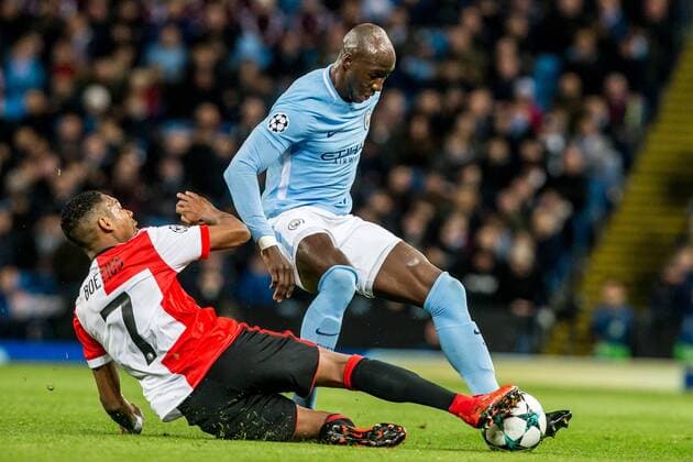 MANCHESTER - Manchester City - Feyenoord , Voetbal , Seizoen 2017 2018 , Champions League , Etihad Stadium , 21-11-2017 , Manchester City speler Eliaquim Mangala (r) in duel met Feyenoord speler Jean-Paul Boetius (l) Manchester City - Feyenoord  x1821592x