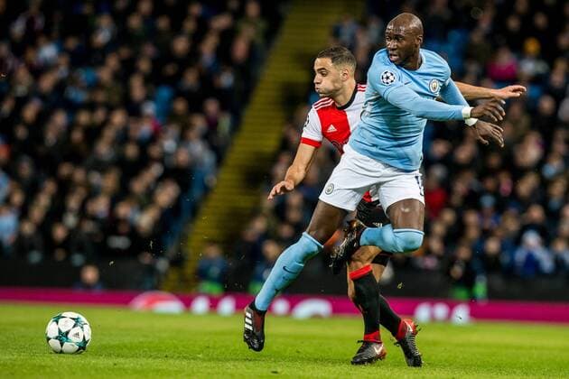 MANCHESTER - Manchester City - Feyenoord , Voetbal , Seizoen 2017 2018 , Champions League , Etihad Stadium , 21-11-2017 , Manchester City speler Eliaquim Mangala (r) in duel met Feyenoord speler Sofyan Amrabat (l) Manchester City - Feyenoord  x1821593x