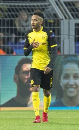 Fußball: Champions League, Saison 2017 2018, 5. Spieltag, Borussia Dortmund - Tottenham Hotspurs am 21.11.2017 im Signal Iduna Park in Dortmund (Nordrhein Westfalen). Dortmunds Pierre-Emerick Aubameyang schlägt sich nach seinem Tor zum 1:0 auf die Brust. Copyright: xKirchner DavidxInderliedx