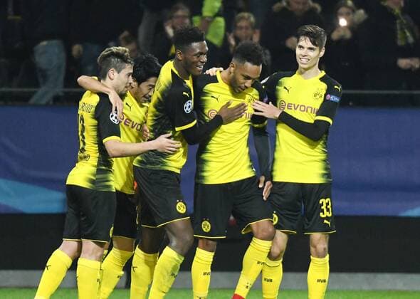 21 11 2017 Football Champions League Season 2017 2018 Preliminary Round 5 Gameday Borussia Dortmund Tottenham Hotspur Jubel v re Julian Weigl Borussia Dortmund Pierre Emerick Aubameyang Borussia Dortmund Dan Axel Zagadou Borussia Dortmund Shinji Kagawa Borussia Dortmund Raphael Guerreiro Borussia Dortmund Team2