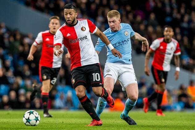 MANCHESTER - Manchester City - Feyenoord , Voetbal , Seizoen 2017 2018 , Champions League , Etihad Stadium , 21-11-2017 , Feyenoord speler Tonny Vilhena (l) in duel met Manchester City speler Kevin De Bruyne (r) Manchester City - Feyenoord  x1821782x