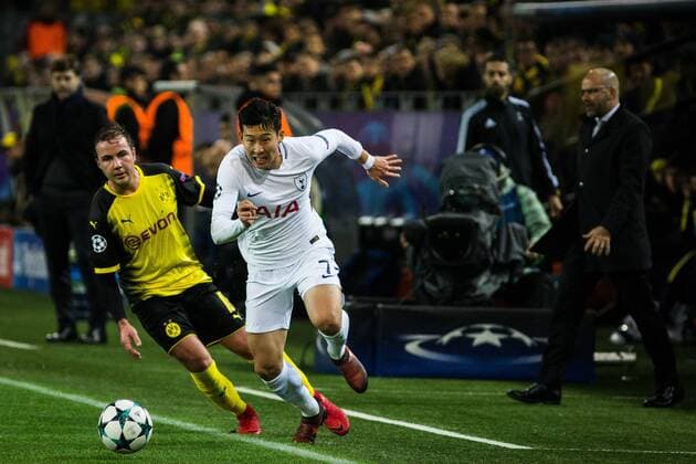 GER UEFA CL Borussia Dortmund GER vs Tottenham Hotspur ENG 21 11 2017 Signal Iduna Park Dortmund GER UEFA CL Borussia Dortmund GER vs Tottenham Hotspur ENG pictured picture shows Mauricio Pochettino Coach Tottenham looks like Heung Min Son Tottenham 7 against Mario Goetze Borussia Dortmund 10 permeated nordphotox xRauch nph00251