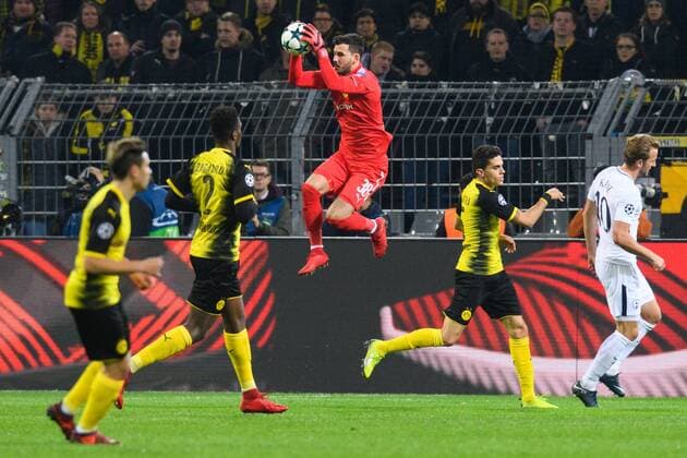 GER UEFA CL Borussia Dortmund GER vsÊTottenham Hotspur FC ENG 21 11 2017 Signal Iduna Park Dortmund Group stage Group H GER UEFA CL Borussia Dortmund GER vsÊTottenham Hotspur FC ENG im Bild Parade Roman Bürki Buerki 38 Dortmund Goalkeeper Goalie Torhueter Goalkeeper nordphotox xKurth nph00016