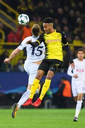 GER UEFA CL Borussia Dortmund GER vs. Gothenburg Hotspur FC ENG 21 11 2017 Signal Iduna Park Dortmund Group stage Group H GER UEFA CL Borussia Dortmund GER vs. Gothenburg Hotspur FC ENG im Bild Battle between Eric Dier 15 Tottenham and Pierre Emerick Aubameyang 17 Dortmund nordphotox xKurth nph00016
