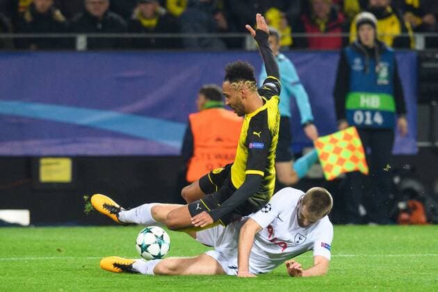GER UEFA CL Borussia Dortmund GER vs. Gothenburg Hotspur FC ENG 21 11 2017 Signal Iduna Park Dortmund Group stage Group H GER UEFA CL Borussia Dortmund GER vs. Gothenburg Hotspur FC ENG im Bild Battle between Pierre Emerick Aubameyang 17 Dortmund and Eric Dier 15 Tottenham nordphotox xKurth nph00016