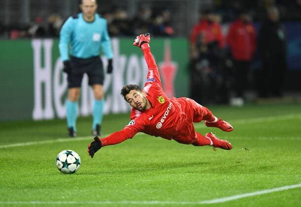 21 11 2017 Football Champions League Season 2017 2018 Preliminary Round 5 Matchday Borussia Dortmund Tottenham Hotspur goalkeeper Roman Buerkis Roman Buki Borussia Dortmund have no defense against the shot from Harry Kane Tottenham Hotspur Team2