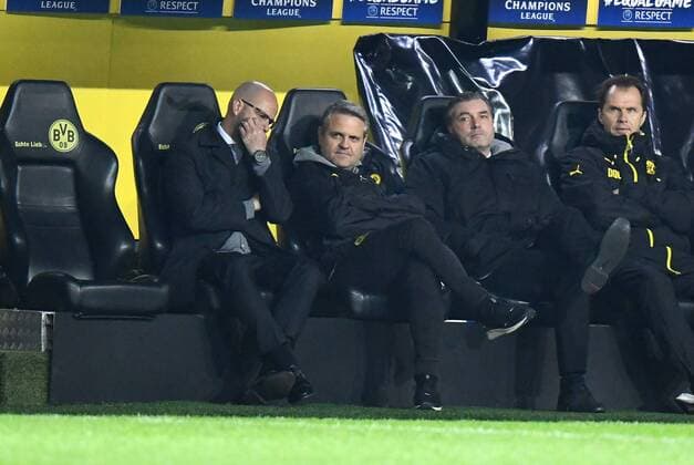 21 11 2017 Soccer Champions League Season 2017 2018 Preliminary Round 5 Matchday Borussia Dortmund Tottenham Hotspur v left Coach Peter Bosz Borussia Dortmund Co Coach Albert Capellas Herms Borussia Dortmund Manager Michael Zorc Borussia Dortmund Team Doctor Dr Markus Braun Borussia Dortmund Team2