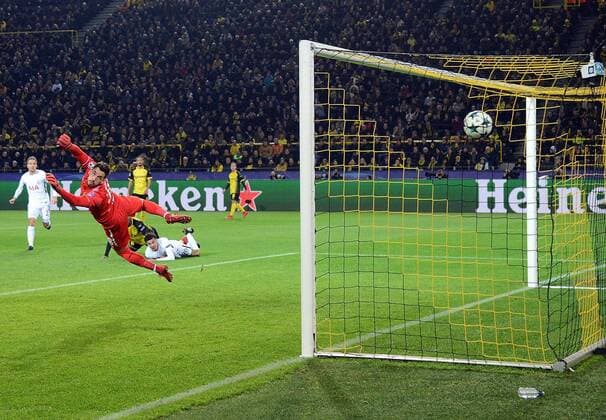 21 11 2017 xhbx Football Champions League Borussia Dortmund Tottenham Hotspur emspor v l goal scored goal to 1 2 by Heung Min Son Tottenham Hotspur Roman Buerki Borussia Dortmund Dortmund