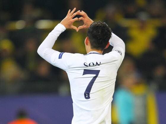 Borussia Dortmund v Tottenham Hotspur UEFA Champions League Heung-Min Son of Tottenham Hotspur makes a heart sign to the fan during the UEFA Champions League match at Signal Iduna Park, Dortmund Content Not Available For UK Newspapers Copyright: xYannisxHalasx FIL-10982-0026