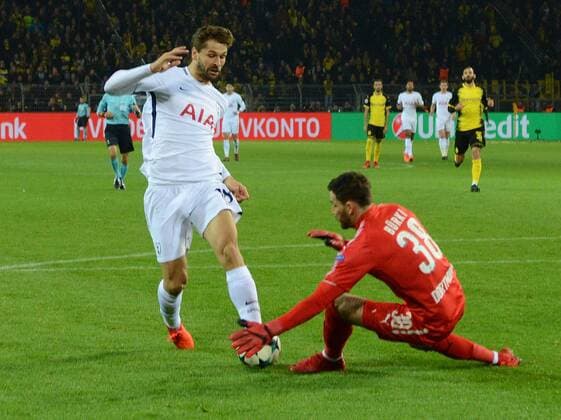 21 11 2017 xhbx Football Champions League Borussia Dortmund Tottenham Hotspur emspor v Fernando Llorente Tottenham Hotspur Roman Buerki Borussia Dortmund injured injury Dortmund