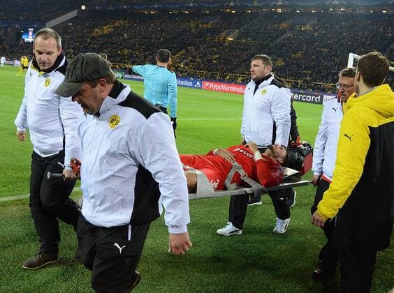 21 11 2017 xhbx football Champions League Borussia Dortmund Tottenham Hotspur emspor v l Roman Buerki Borussia Dortmund injured injury Dortmund