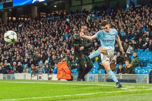 Manchester City v Feyenoord Rotterdam UEFA Champions League Phil Foden of Manchester City takes a corner during the UEFA Champions League match at the Etihad Stadium, Manchester Content Not Available For UK Newspapers Copyright: xMattxWilkinsonx FIL-10984-0055