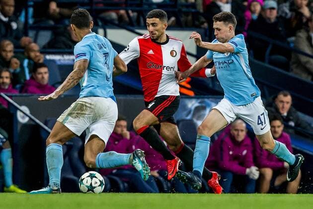MANCHESTER - Manchester City - Feyenoord , Voetbal , Seizoen 2017 2018 , Champions League , Etihad Stadium , 21-11-2017 , eindstand 1-0 , Feyenoord speler Bilal Basacikoglu (m) in duel met Manchester City speler Phil Foden (r) en Feyenoord speler Sven van Beek (l) Manchester City - Feyenoord  x1822092x