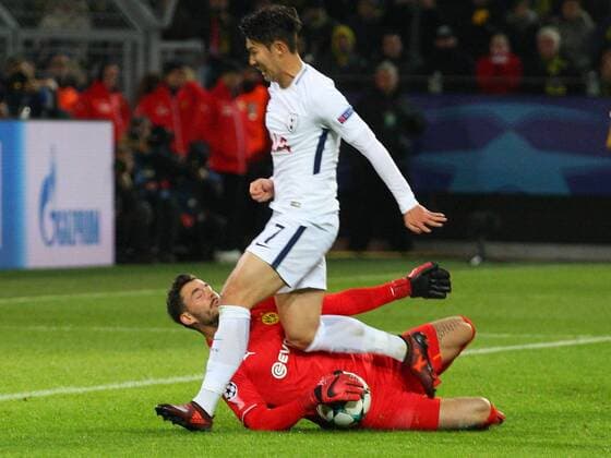 Borussia Dortmund v Tottenham Hotspur UEFA Champions League Roman Burki of Borussia Dortmund and Heung-Min Son of Tottenham Hotspur during the UEFA Champions League match at Signal Iduna Park, Dortmund Content Not Available For UK Newspapers Copyright: xYannisxHalasx FIL-10982-0037