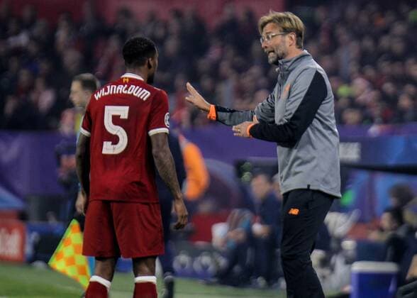 21st November 2017, Ramon Sanchez Pizjuan, Seville, Spain; UEFA Champions League, Seville versus Liverpool; Klopp (r) giving instructions to Wijnaldum (l)  ActionPlus11954506