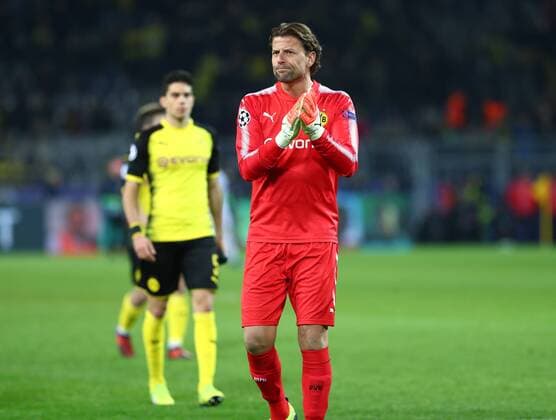 Tuesday 21 11 2017 Season 2017 2018 UEFA Champions League 5 Matchday in the Dortmund Signal Iduna Park BVB 09 Borussia Dortmund Tottenham Hotspur Disappointment of the Dortmund players after the final whistle Roman Weidenfeller goalkeeper BVB