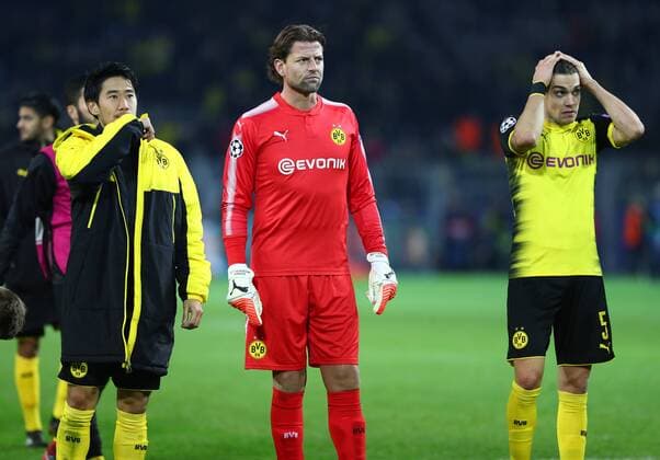 Tuesday 21 11 2017 Season 2017 2018 UEFA Champions League 5 Matchday in Dortmund Signal Iduna Park BVB 09 Borussia Dortmund Tottenham Hotspur Disappointment of the Dortmund players after the final whistle Shinji Kagawa BVB Roman Weidenfeller Goalkeeper BVB and Marc Bartra Aregall BVB v l