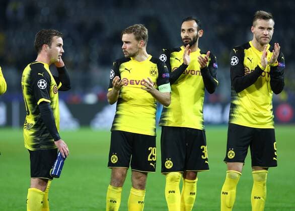 Tuesday 21 11 2017 Season 2017 2018 UEFA Champions League 5 Matchday in Dortmund Signal Iduna Park BVB 09 Borussia Dortmund Tottenham Hotspur Disappointment of the Dortmund players after the final whistle Mario Goetze BVB Marcel Schmelzer BVB Oemer Toprak BVB and Andrey Yarmolenko BVB v l
