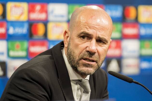 Fußball: Champions League, Saison 2017 2018, 5. Spieltag, Borussia Dortmund - Tottenham Hotspurs am 21.11.2017 im Signal Iduna Park in Dortmund (Nordrhein Westfalen). Dortmunds Trainer Peter Bosz sitzt bei der Pressekonferenz Copyright: xKirchner DavidxInderliedx