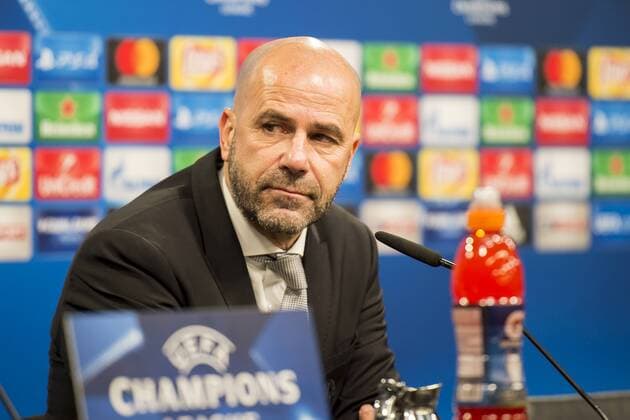 Fußball: Champions League, Saison 2017 2018, 5. Spieltag, Borussia Dortmund - Tottenham Hotspurs am 21.11.2017 im Signal Iduna Park in Dortmund (Nordrhein Westfalen). Dortmunds Trainer Peter Bosz sitzt bei der Pressekonferenz Copyright: xKirchner DavidxInderliedx