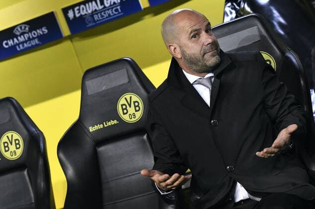 Soccer UEFA Champions League Men Season 2017 2018 Group H 5 Gameday Signal Iduna Park Dortmund Bor Dortmund yellow Tottenham Hotspur FC white 1 2 Head Coach Peter Bosz BVB at a loss Portrait single portrait