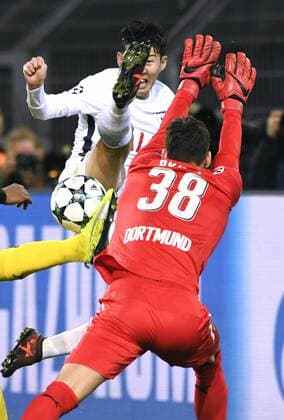 Football UEFA Champions League Men Season 2017 2018 Group H 5 Gameday Signal Iduna Park Dortmund Bor Dortmund yellow Tottenham Hotspur FC white 1 2 Roman Bürki BVB Heung Min Son Tottenham Sale