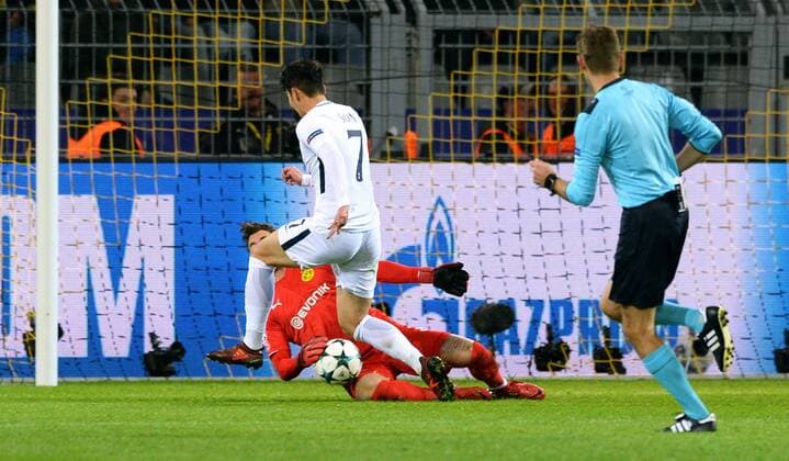 Football UEFA Champions League Men Season 2017 2018 Group H 5 Gameday Signal Iduna Park Dortmund Bor Dortmund yellow Tottenham Hotspur FC white 1 2 Roman Bürki BVB Heung Min Son Tottenham Sale