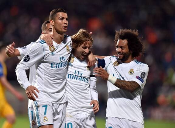 (171122) -- NICOSIA, Nov. 22, 2017 -- Real Madrid s Luka Modric (2nd R) celebrates with teammates during the the UEFA Champions League Group H match against Apoel in Nicosia, Cyprus, Nov. 21, 2017. Real Madrid won 6-0. ) (SP)CYPRIS-NICOSIA-SOCCER-UEFA CHAMPIONS LEAGUE-REAL MADRID VS APOEL SakisxSavvides 