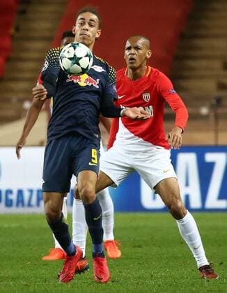 (171122) -- FONTVIEILLE, Nov. 22, 2017 -- Fabinho (R) of Monaco competes with Yussuf Poulsen of Leipzig during their Group G match of UEFA Champions League in Fontvieille, Monaco on Nov. 21, 2017. Monaco was defeated 1-4.) (SP)MONACO-FONTVIEILLE-CHAMPIONS LEAGUE-MONACO VS LEIPZIG SergexHaouzi 