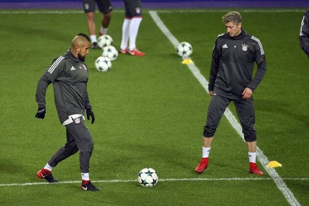 BRUSSELS, BELGIUM - NOVEMBER 21 : Arturo Vidal midfielder of Bayern, Robert Lewandowski forward of Bayern during a training session before the UEFA Champions League group B match between RSC Anderlecht and FC Bayern Munchen on November 21, 2017 in Brussels, Belgium, 21 11 2017 FOOTBALL : Entrainement Bayern Munich - Bruxelles - 21 11 2017 PhotoNews Panoramic 